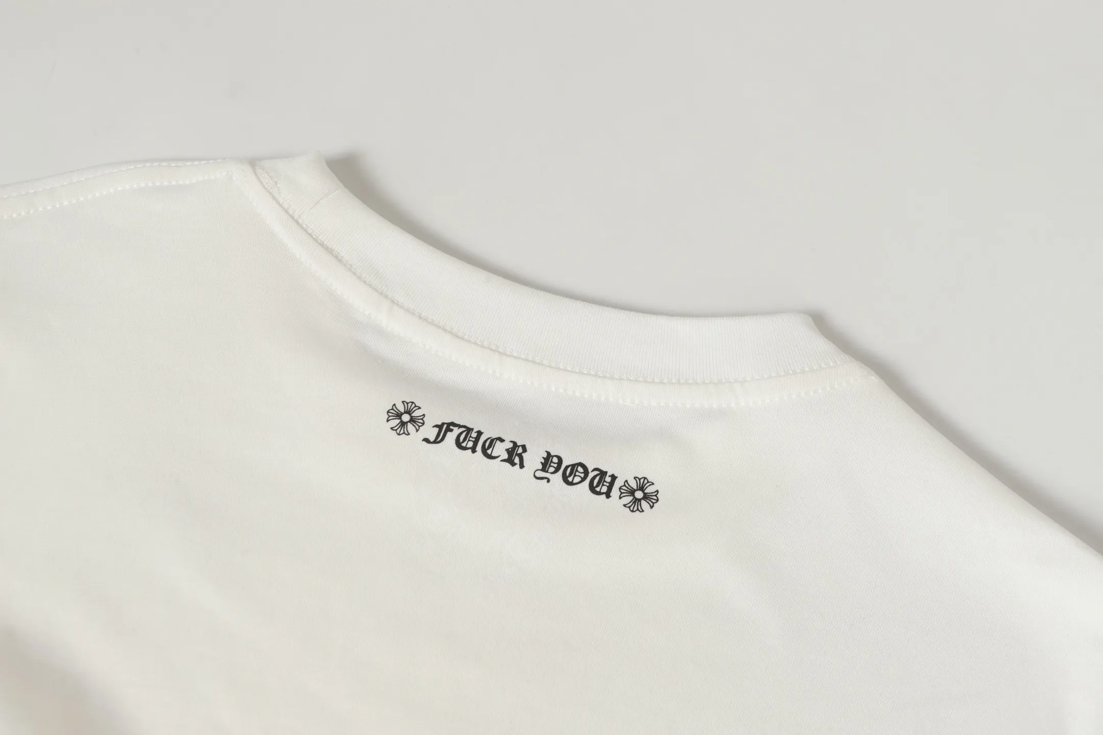 P150 cross-border model, please do not place an order if you pursue perfection -Chrome Hearts/Chrome Hearts 23ss scroll horseshoe Sanskrit printed popular long-sleeved T-shirt -High weight, high density and high quality, soft, delicate and skin-friendly wool, soft and silky to the touch, excellent warmth and skin-friendly properties -Customized weaving and dyeing, no color difference, no matter the fabric or workmanship details, beat the ordinary version on the market -Colour: black white -Size: S M L XL